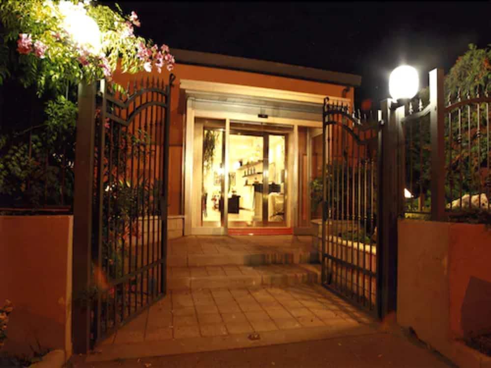 Hotel Palace 2000 Pomezia Esterno foto