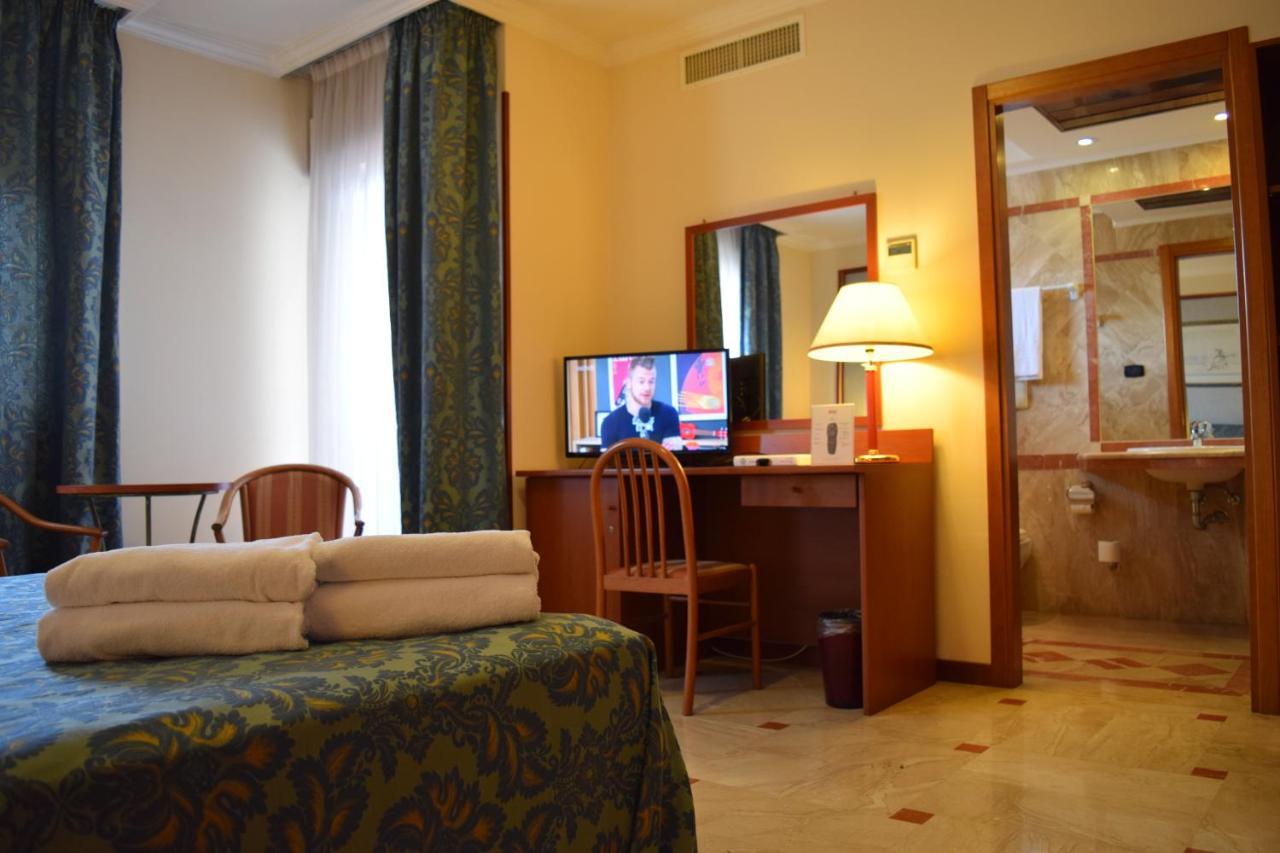 Hotel Palace 2000 Pomezia Esterno foto